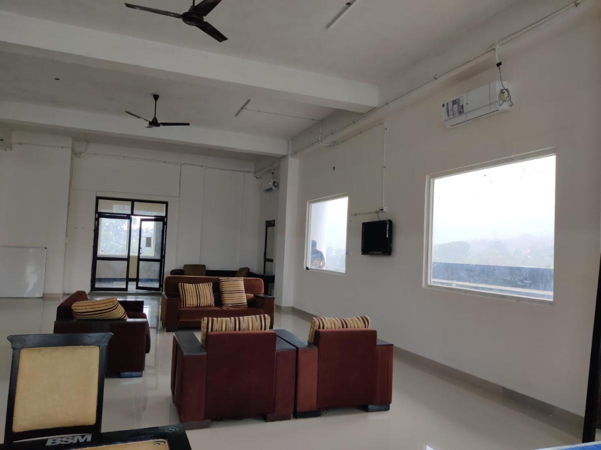 Abuzz Oxfordcaps Imperial Heights Mussoorie Dehradun Hostel Bagian luar foto