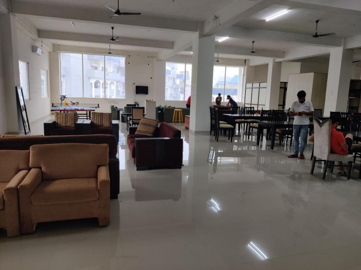Abuzz Oxfordcaps Imperial Heights Mussoorie Dehradun Hostel Bagian luar foto