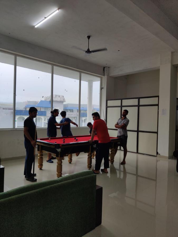 Abuzz Oxfordcaps Imperial Heights Mussoorie Dehradun Hostel Bagian luar foto