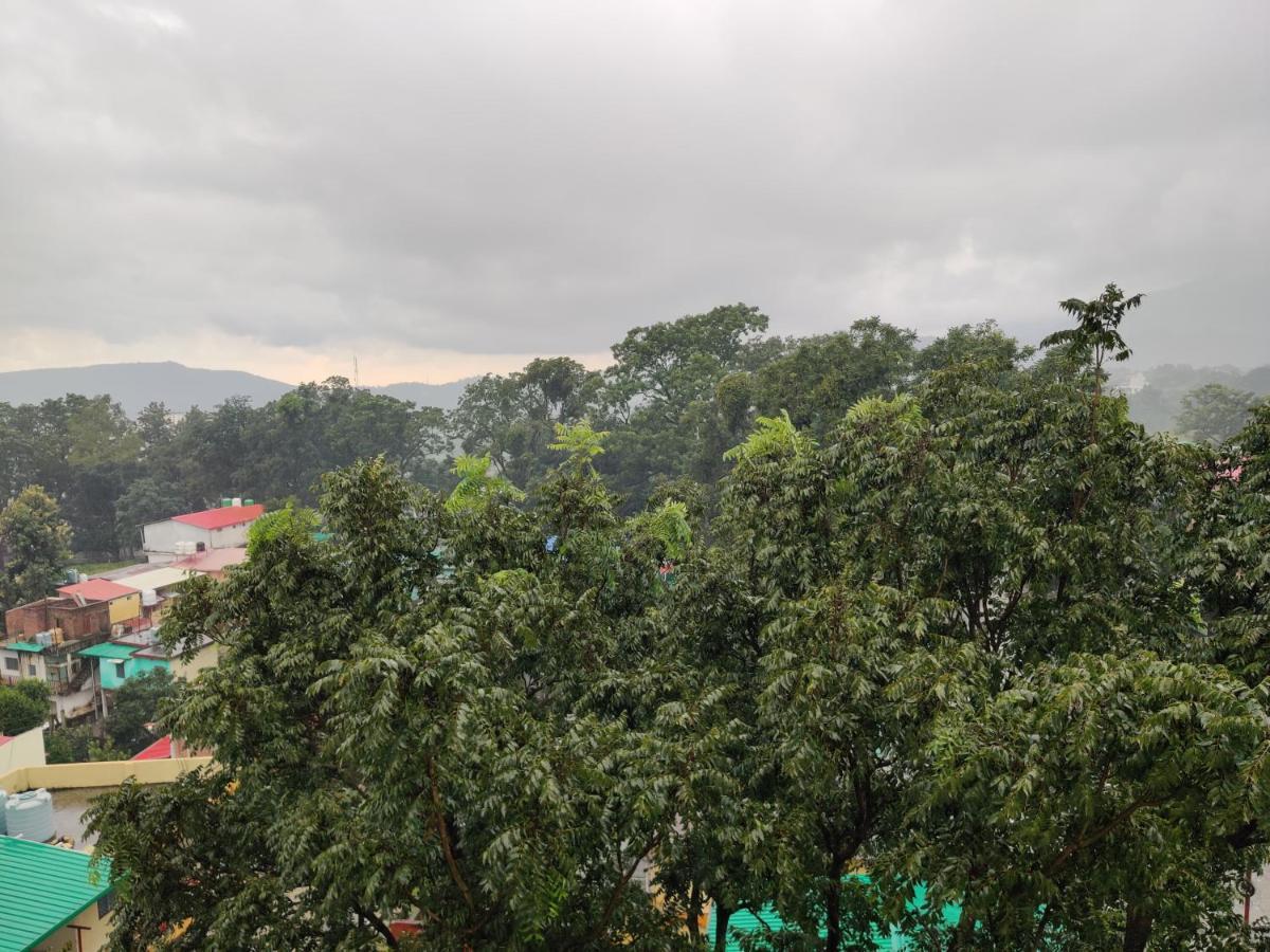 Abuzz Oxfordcaps Imperial Heights Mussoorie Dehradun Hostel Bagian luar foto